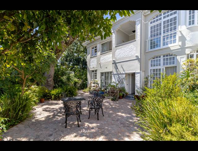2 BEDROOM APARTMENT FOR SALE IN ORANJEZICHT